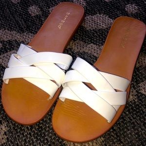Women’s Sandle slides white size 7.5
